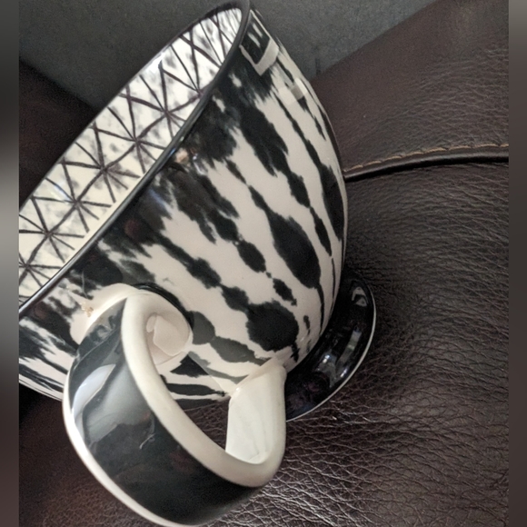 Signature Housewares Inc. delicate black on‎ white stoneware coffee/tea cup - Picture 5 of 5